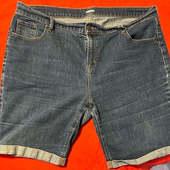 Old Navy Bermuda Shorts EUC - Picture 1 of 3